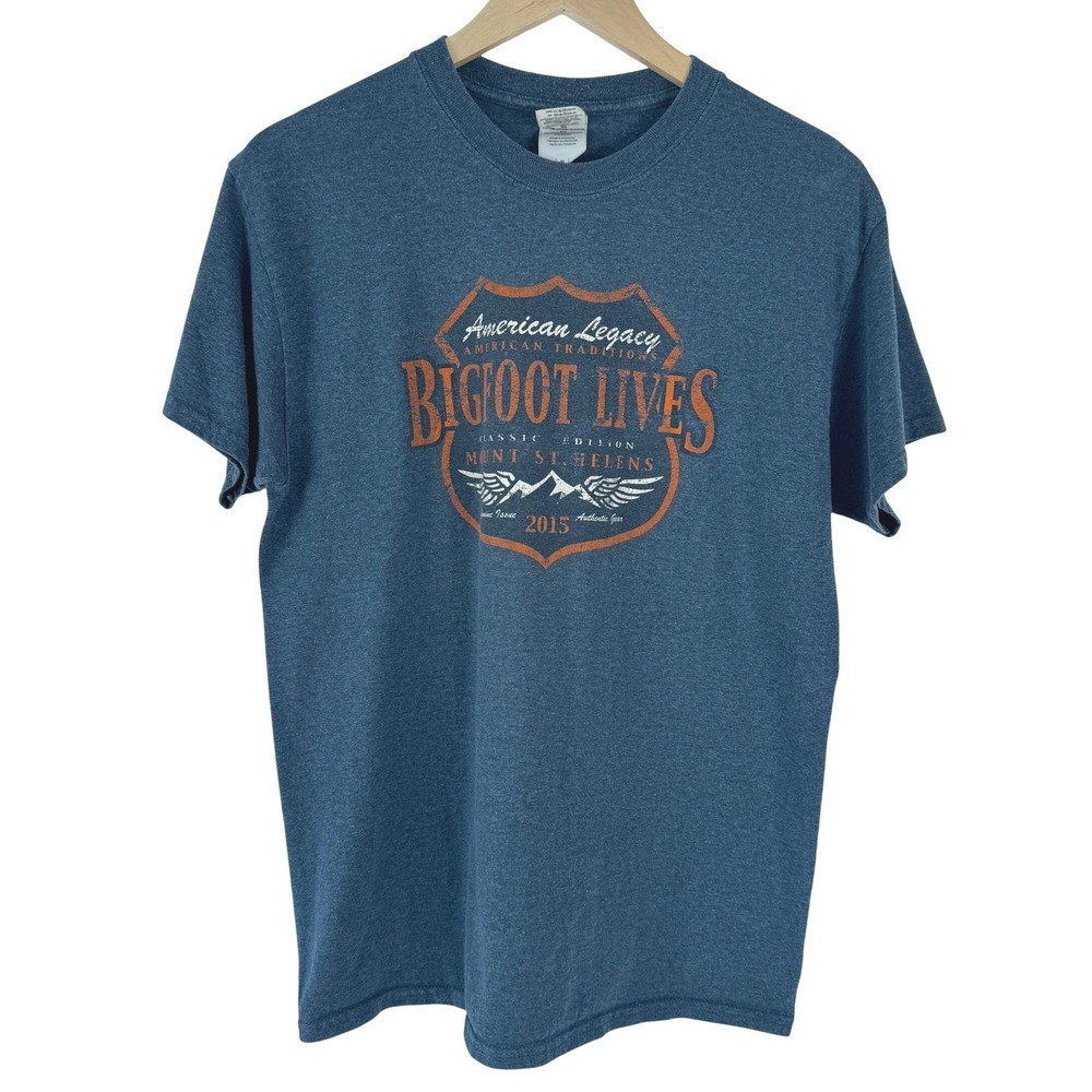 Gildan Bigfoot Lives Mount St Helens Graphic T-Shirt Mens Medium Heather Gray